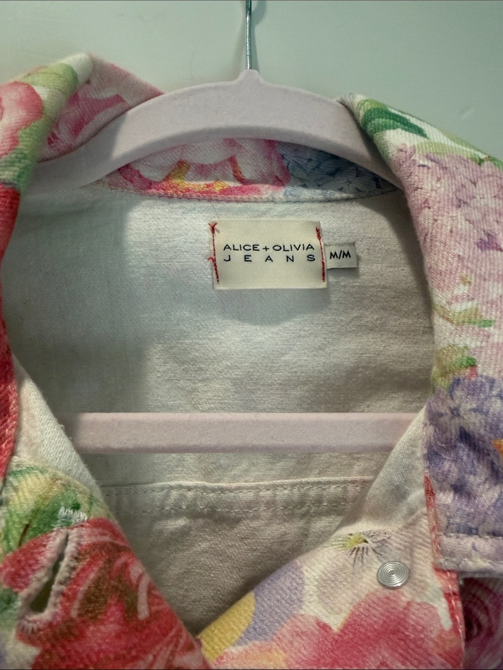 Alice + Olivia Floral Cropped Jean Jacket in Multicolor - Picture 3 of 5